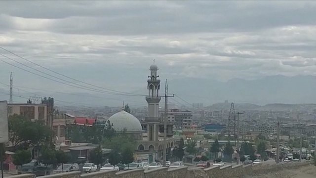 Įprastos pamaldos, pasibaigusios tragedija: Afganistano mečetėje nugriaudėjus sprogimui žuvo 10 žmonių
