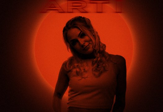 Kūrinį „Arti“ pristatanti Auksė: už nugaros – stipri prodiuserių komanda ir talentas, netelpantis mokyklos suole