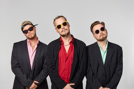 Grupė „Hypocrite“ išleidžia savo debiutinį albumą „Jokio Šekspyro, tik seksas“