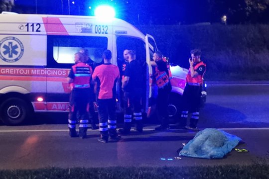 Tragiška nelaimė Vilniuje: motociklas mirtinai sužalojo pėsčiąjį.