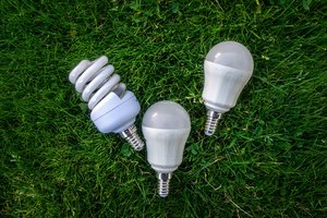 Elektros kainoms siekiant rekordus įmonės taupys – gresia darbuotojų atleidimai, mažėjantys atlyginimai