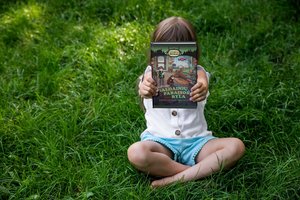 Nauja K.Ohlsson knyga siūlo vaikams išspręsti paslaptingą saldainių pabaisos bylą