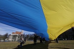 Ukrainiečiai, pabėgę nuo karo į Baltijos šalis, galės nemokamai grįžti namo