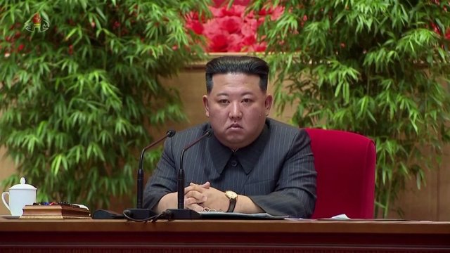 Šiaurės Korėja atmetė denuklearizacijos siūlymą: pavadino tai absurdo viršūne
