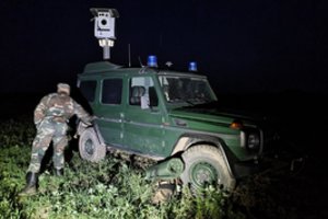 Pasienyje su Baltarusija – gausus neteisėtų migrantų būrys, panoręs patekti į Lietuvą