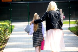 Artėjant rugsėjo 1-ajai tėvai sutrikę: jiems priklauso atostogos, tėvadienis ar tik neapmokama diena?