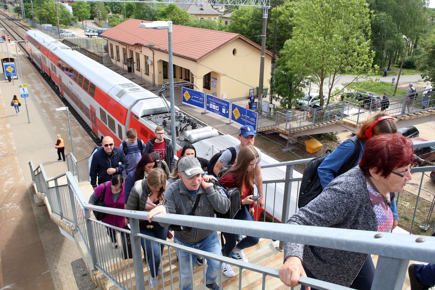 Tris valandas trukusi kelionė traukiniu iš Vilniaus į Šiaulius vilnietėms tėvams tapo tikra pirtimi.<br>M.Patašiaus nuotr.