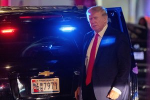 D. Trumpas reikalauja nepriklausomos FTB konfiskuotų dokumentų patikros