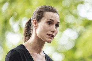 Suomijos premjerė atsiprašė už prieštaringai vertinamą nuotrauką