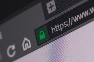 Nepasimaukite ant kabliuko: kokie ženklai išduoda, kad interneto svetainė netikra?