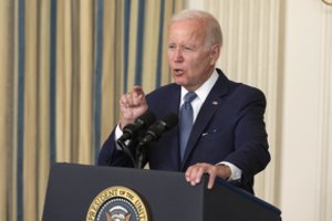 J. Bidenas: JAV suteiks Ukrainai dar beveik 3 mlrd. dolerių vertės karinės pagalbos paketą