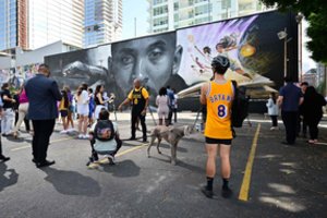 Los Andželo teismas priteisė 31 mln. dolerių dėl K. Bryanto avarijos nuotraukų