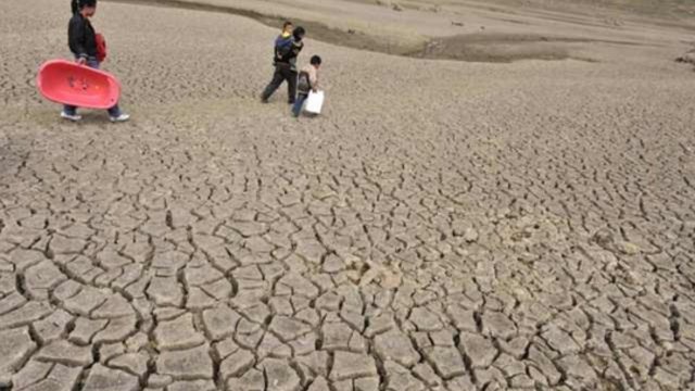 Kinijoje oro temperatūra muša rekordus: ilgą laiką besitęsianti sausra sėja žemdirbių nerimą