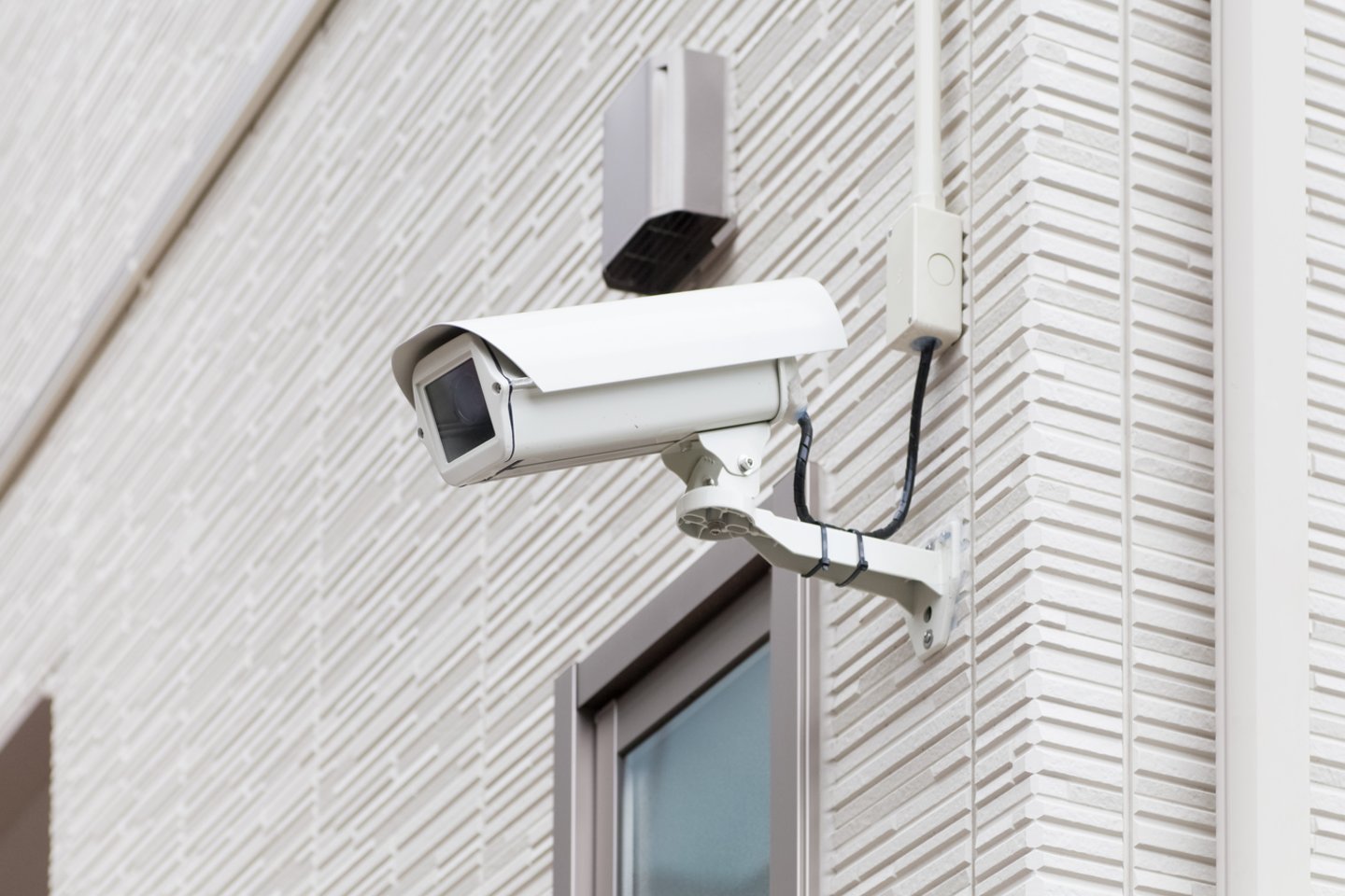  ​Lietuvos miestų viešosiose erdvėse įrengiama vis daugiau vaizdo stebėjimo kamerų.<br> 123rf nuotr.