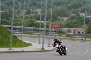 Kauniečiai susiėmę už galvų: naktį pagrindinės gatvės virsta lenktynių trasomis