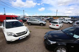 Automobilių brangimas – kodėl už „naujus ratus“ tenka pakloti vis daugiau?