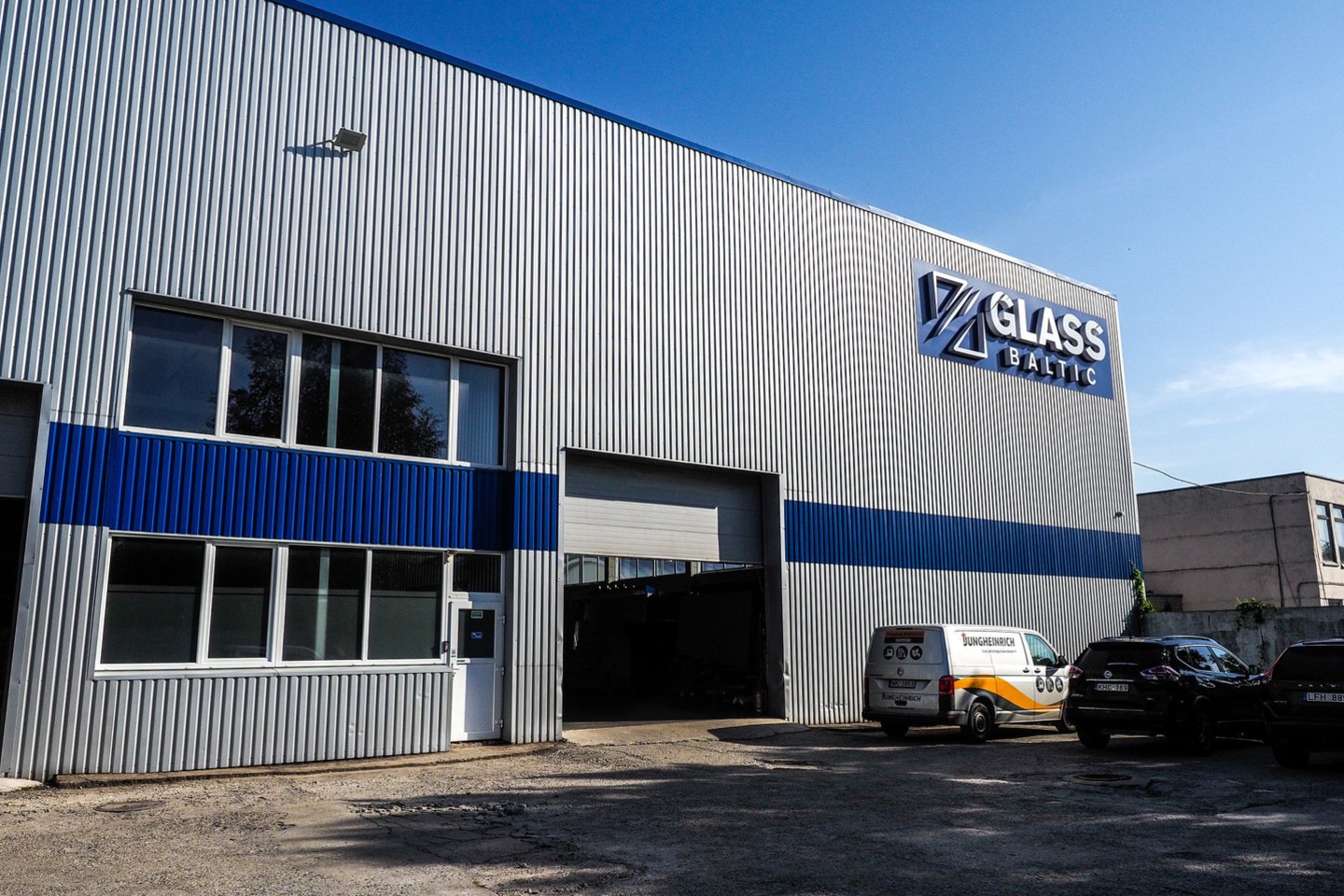„GlassBaltic“ įkūręs 2017 m., reikiamas patalpas sandėliui Velžyje A.Šulnius rado tik 2018 m. antroje pusėje.<br> V.Ščiavinsko nuotr.