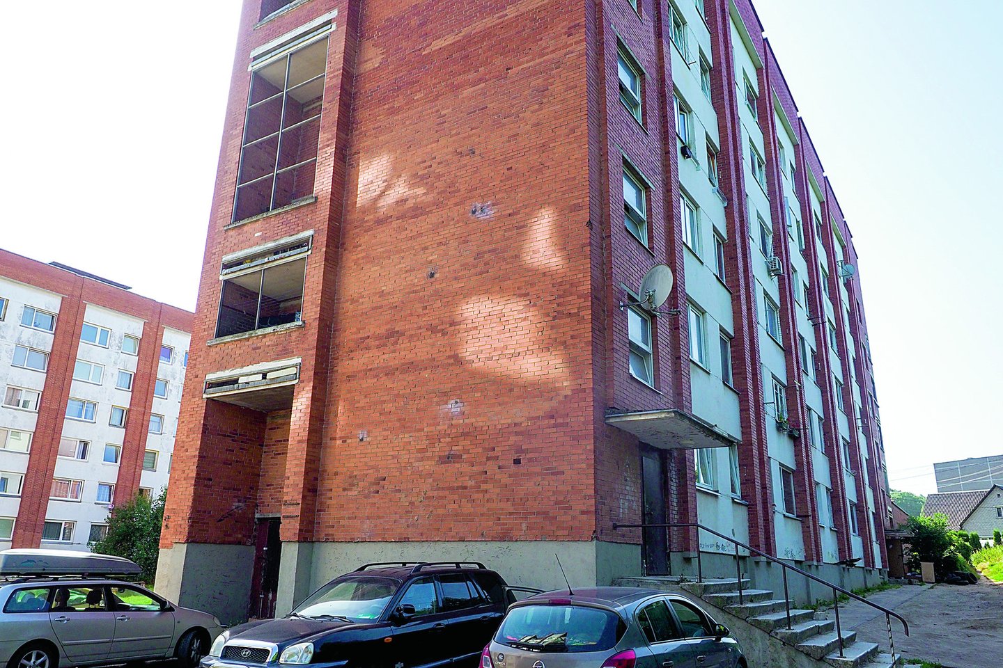 Žmonės yra pastebėję, kad siaubūnas gyvena Vaduvos g. 23A bendrabutyje.<br>V.Ščiavinsko nuotr.