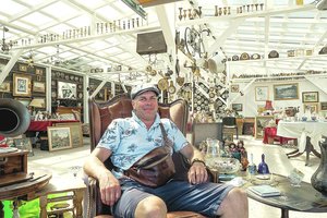 Sendaikčių pardavėjas Vilnių iškeitė į provinciją: ten įkūrė antikvariatą ir kai paprašo, tampa gidu 