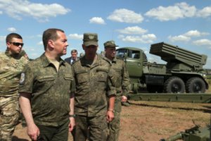 D. Medvedevas mano, kad gali diktuoti sąlygas Ukrainai ir svaidosi tuščiais pareiškimais