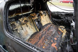 Jurbarko rajone vaikų žaidimai apleistame automobilyje staiga kilus gaisrui vos nesibaigė tragiškai