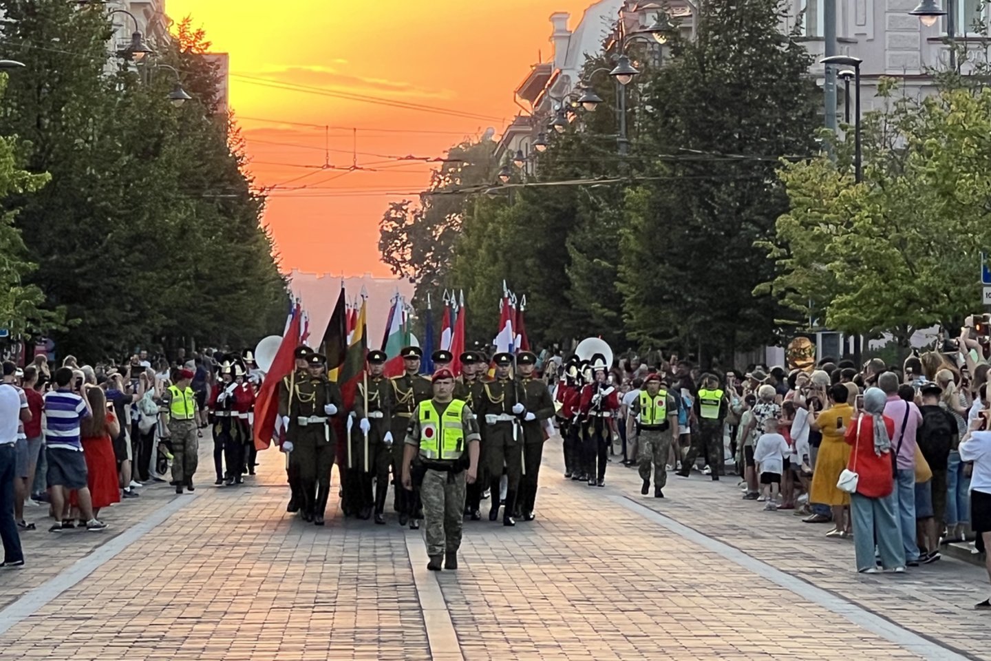  Vilniaus Gedimino prospektu pražygiavo karinių orkestrų paradas „Military Tattoo“.<br> V.Ščiavinsko nuotr.