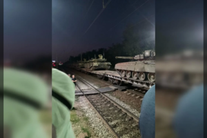 Karas Ukrainoje: žvalgyba perspėja, kad Rusija į Ukrainos pasienį perkelia gerai aprūpintą kariuomenės korpusą