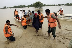 Pakistane per musoninius potvynius žuvo daugiau nei 1 000 žmonių