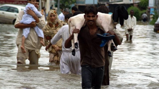 Kasmetiniai liūčių sukelti potvyniai alina Pakistaną: pasekmės pajautė 33 milijonai žmonių