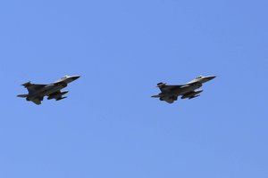 Turkija kaltina Graikiją „priešiškais veiksmais“ per naikintuvų žvalgybinę misiją