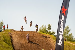 Lietuvos motokroso čempionato IV-ąjame etape: stiprūs konkurentai, alinantis karštis ir tirštos emocijos