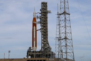 NASA raketos startą į Mėnulį sutrikdė degalų nuotėkis