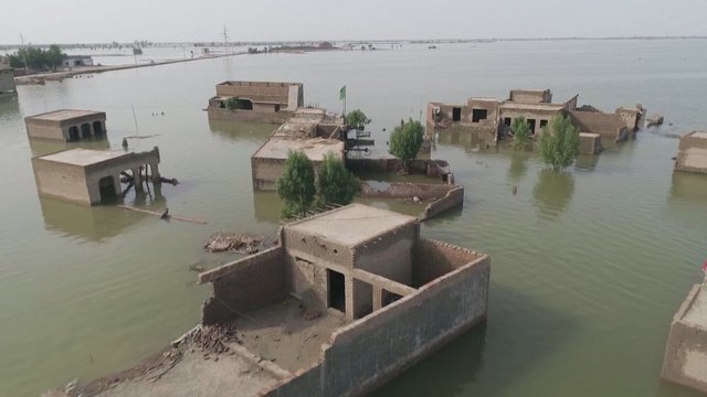 Pakistano valdžia įvertino potvynų žalą: padariniams likviduoti reikia 10 mlrd. dolerių