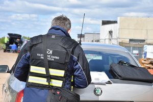 Dirbančius nelegaliai traukia iš prapulties šešėlio – nelaimės paliktų basus ir nuogus