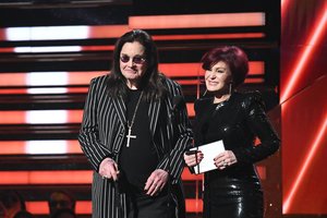Ozzy Osbourne'as nutarė grįžti iš Los Andželo į Angliją: „Ten viskas žiauriai absurdiška“