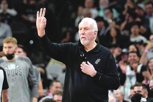 Legendinis NBA strategas Greggas Popovichius stebės „Eurobasket 2022“ kovas Milane