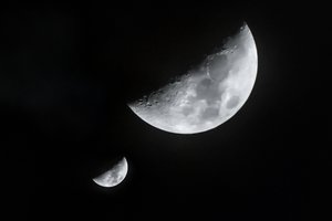 Mes turime vienintelį Mėnulį. O ar galėtume turėti daugiau?