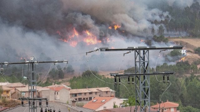Aukšta oro temperatūra kelia iššūkius Ispanijoje: plūstant karščio bangai šalis grumiasi su gaisrais