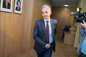 S. Skvernelio partijoje – bangos: P. Urbšys vejamas lauk