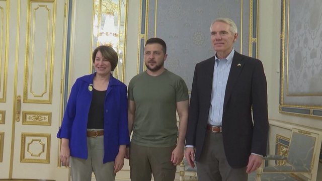 V. Zelenskis Kyjive susitiko su JAV senatoriais: išreiškė dėkingumą už paramą ir aptarė karo situaciją