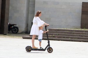 Siūlo spręsti situaciją dėl elektrinių paspirtukų, kol ji netapo nevaldoma: medikų rankose – kasdien sužalojami žmonės