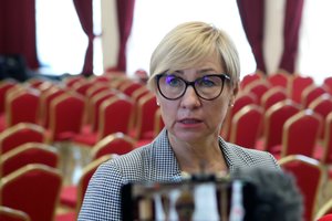 J. Šiugždinienė sveikina rugsėjo 1-osios proga: visi kuriame švietimo namus