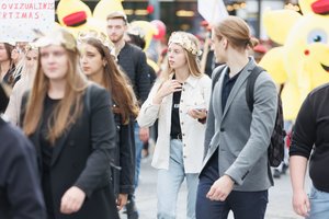 Mokslo metų pradžią sostinėje vainikavo tradicinė VU studentų eisena: pakilios nuotaikos nesugadino nei nuovargis, nei bendrabučiai