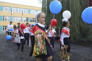 Rugsėjo 1-oji užimtose Ukrainos teritorijose: pamokos pagal okupantų edukacinę medžiagą, pedagogai iš Rusijos gelmių ir tuščios mokslo įstaigos
