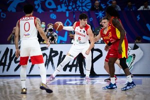 Turkijos krepšininkai paskutinę rungtynių minutę palaužė Juodkalnijos rinktinę