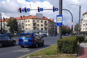 Kauniečiai piktinasi, kad gatvėse dar yra neegzistuojančių kelio ženklų: būtų malonu, jei juos nukabintų