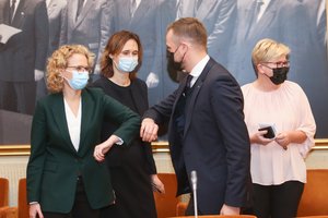 Ant valdančiųjų stalo Vyriausybės perkrovimo klausimo nėra: A. Armonaitė tam nemato argumentų