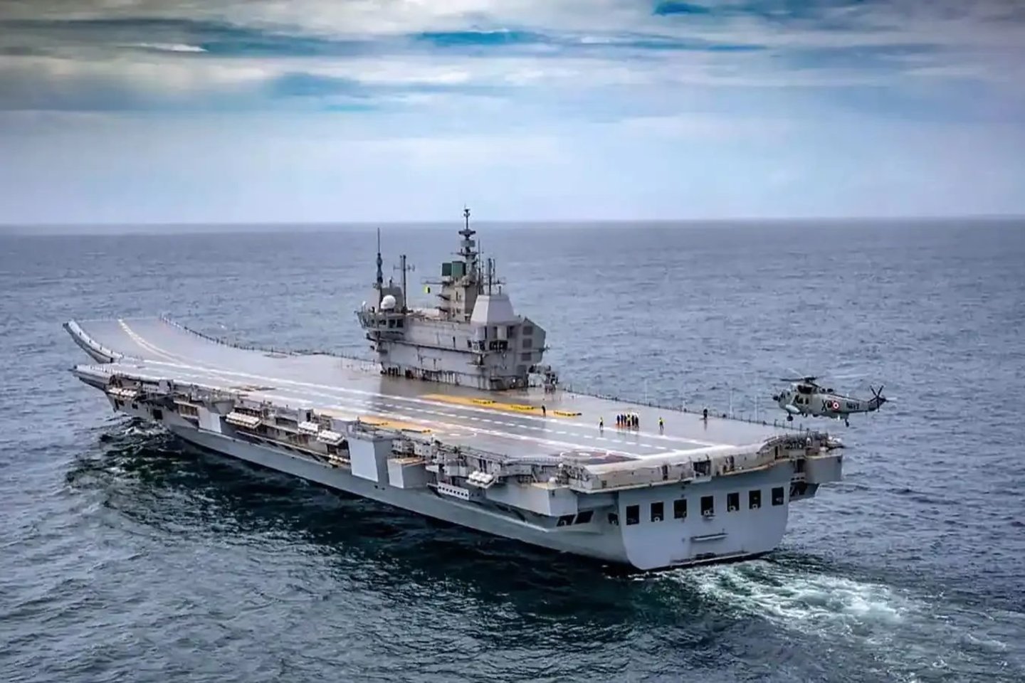  Po 17 metų trukusių statybų ir bandymų tarnybą oficialiai pradės „INS Vikrant“, vienas didžiausių pasaulyje – 262 metrų ilgio – karinis laivas.