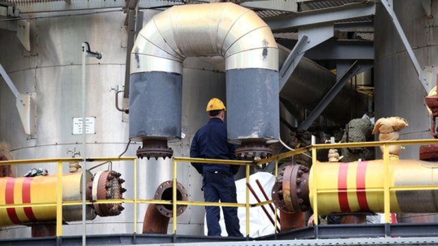 Rusija didina spaudimą energetikos krizę išgyvenančiai Europai: perspėja dėl dujų ir naftos tiekimo