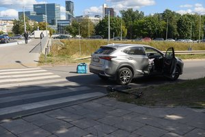 Vilniuje automobilis „Lexus“ partrenkė paspirtuku važiavusį maisto išvežiotoją, prireikė medikų